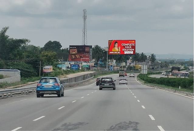 Mysore Road Near Kallugopanahalli Ramanagara