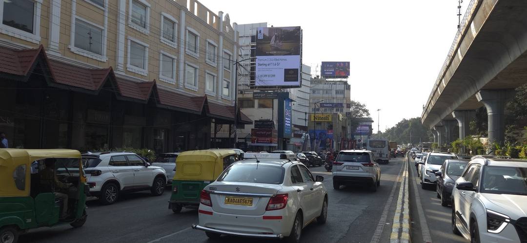 MG Road Joyalukkas Anil Kumble Side